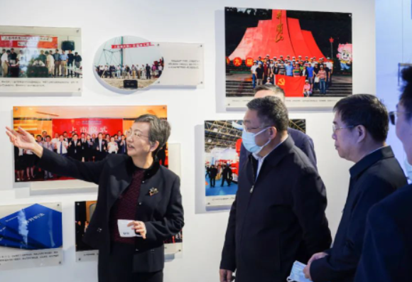 中石化高級(jí)副總裁劉宏斌一行益臨神開(kāi)參觀(guān)考察(圖5) 中石化高級(jí)副總裁劉宏斌一行益臨神開(kāi)參觀(guān)考察(圖5)