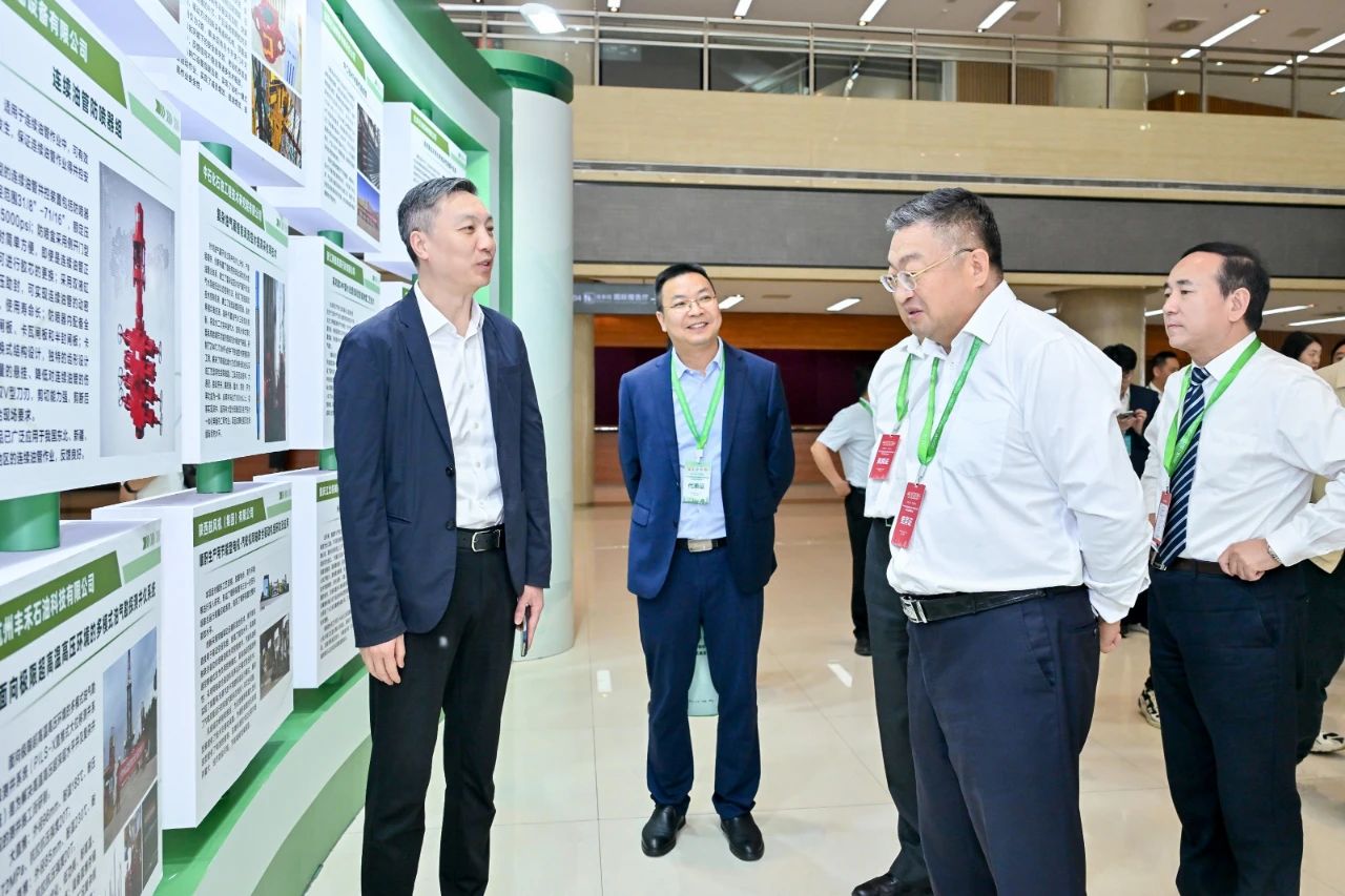 勇挑創(chuàng)新重?fù)?dān),發(fā)展新質(zhì)生產(chǎn)力——神開(kāi)參加第三屆石油石化裝備產(chǎn)業(yè)科技大會(huì)(圖4) 勇挑創(chuàng)新重?fù)?dān),發(fā)展新質(zhì)生產(chǎn)力——神開(kāi)參加第三屆石油石化裝備產(chǎn)業(yè)科技大會(huì)(圖4)