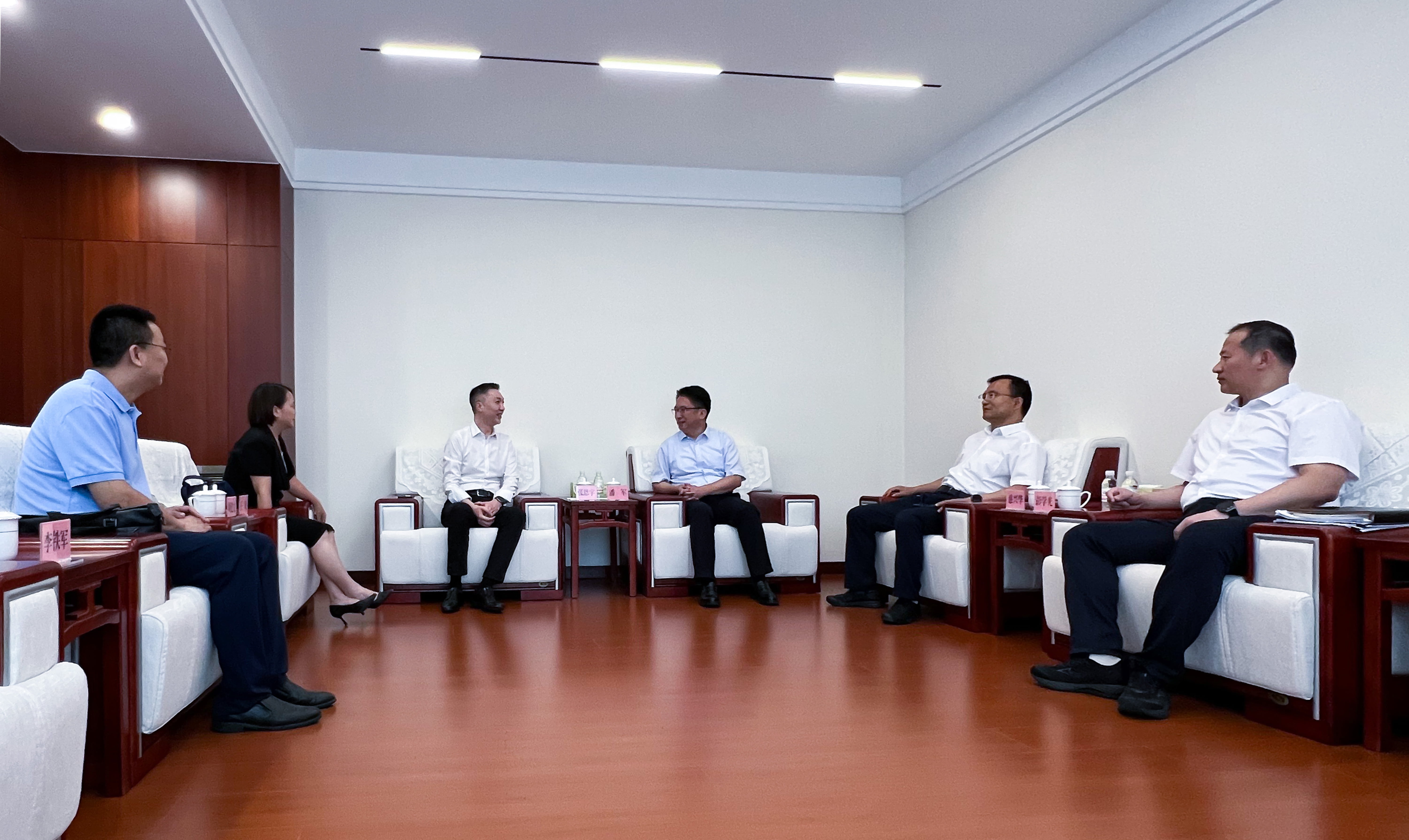 金沙js6038總裁一行赴中石化經(jīng)緯有限公司交流(圖1) 金沙js6038總裁一行赴中石化經(jīng)緯有限公司交流(圖1)